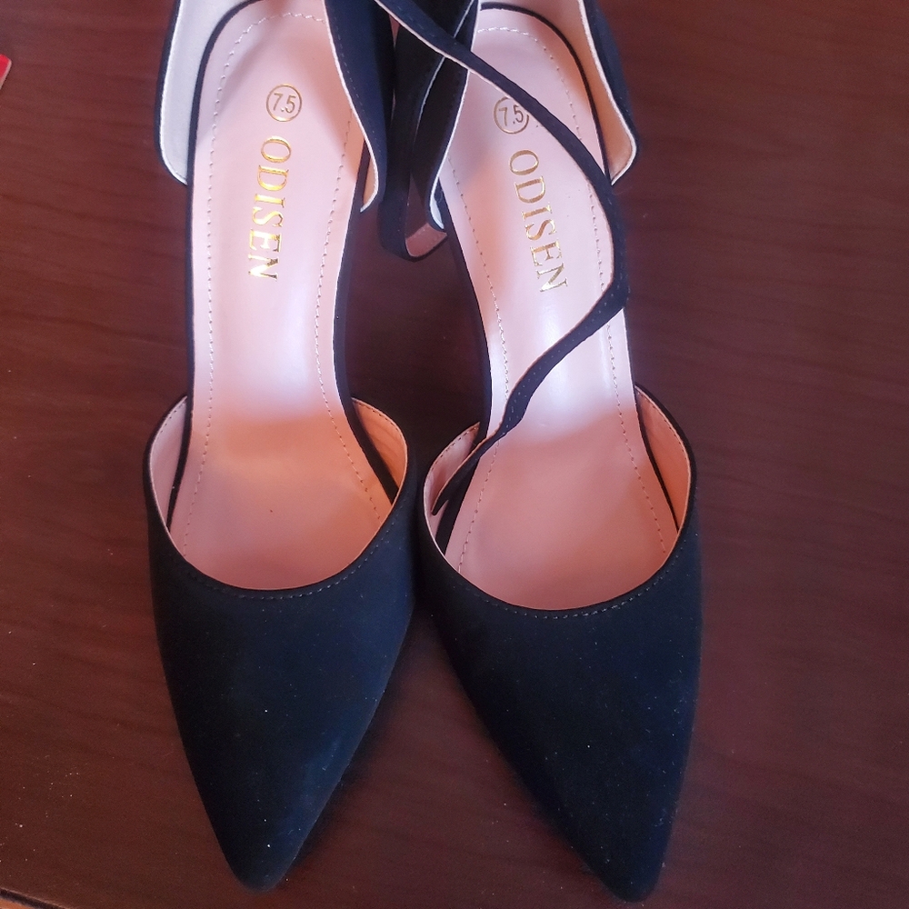 Black heels size 7.5